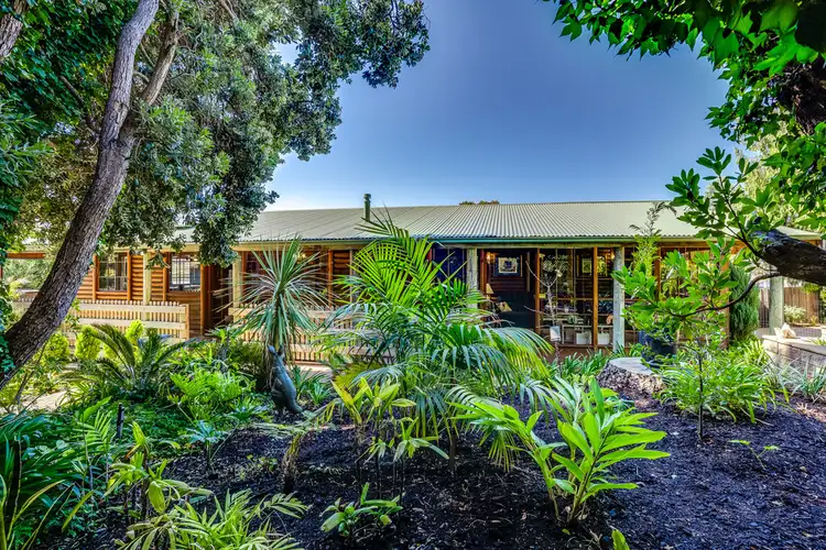 16 Gum Ave, Victor Harbor SA 5211