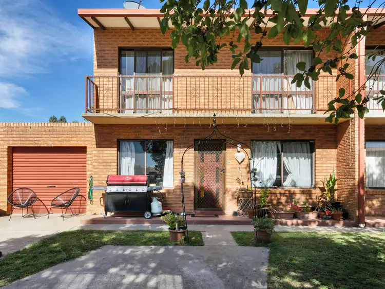 Main view of Homely unit listing, 2/2 McKibbin Court, Wodonga VIC 3690