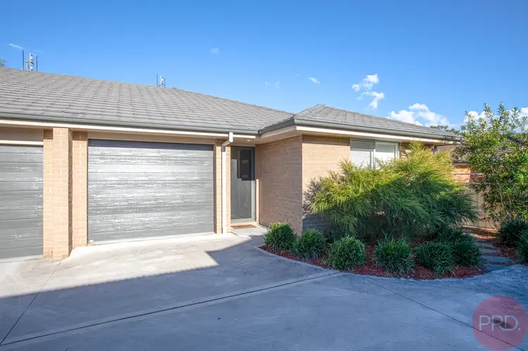 2/3a Western Avenue, Tarro NSW 2322