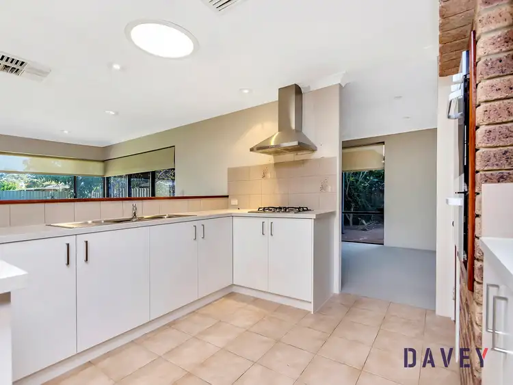 4 Gipsy Court, Beldon WA 6027