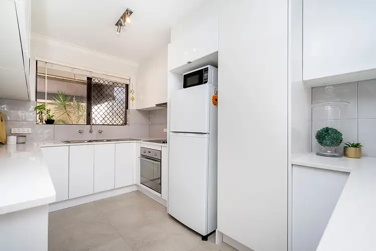 Fifth view of Homely villa listing, 2/9 Dover Road, Scarborough WA 6019