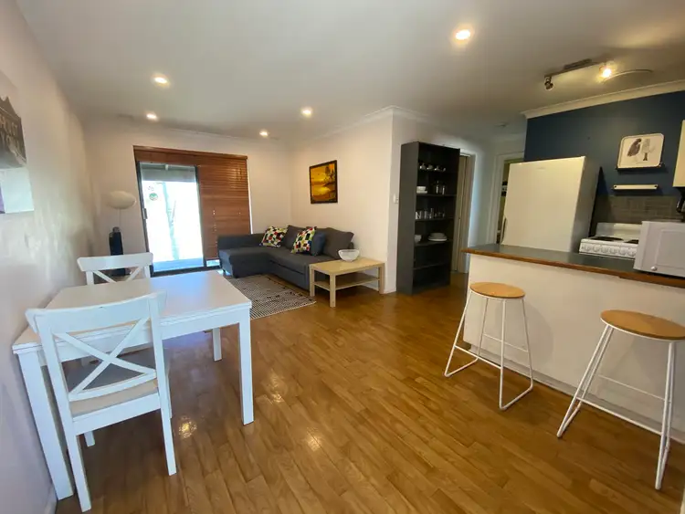 10/4 Sackville Terrace, Scarborough WA 6019