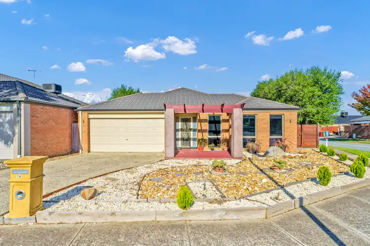 16 Melington Drive, Lyndhurst VIC 3975
