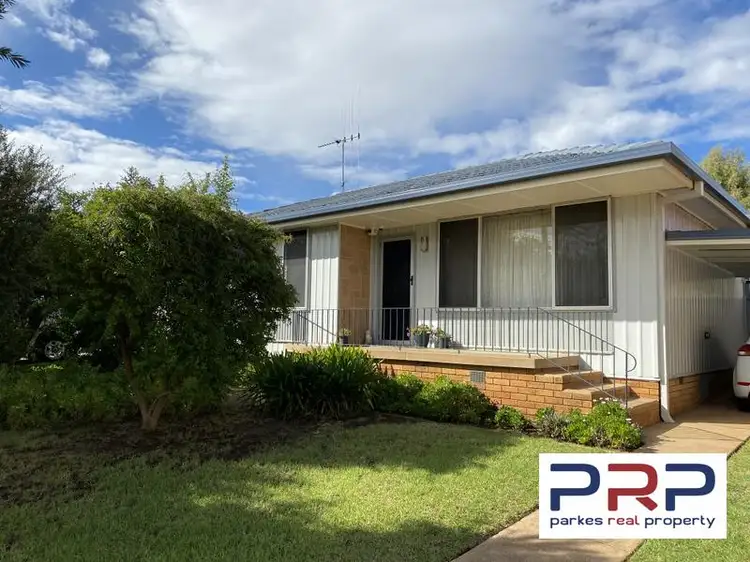 19 Woodward Street, Parkes NSW 2870