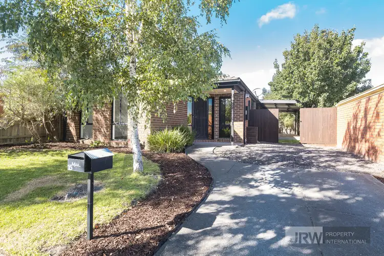 15 Farnborough Way
