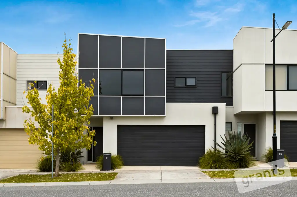 Main view of Homely townhouse listing, 21 Curran Drive, Officer VIC 3809