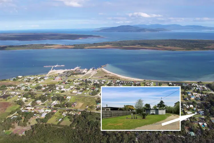 10 ROSS STREET, Port Welshpool VIC 3965
