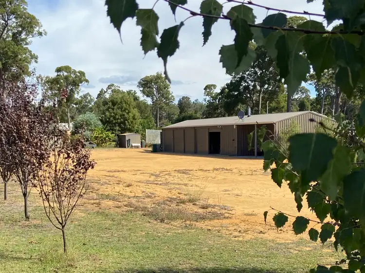 33 Valley Way, Nannup WA 6275