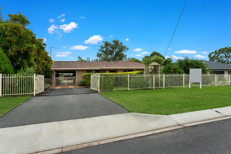 21 Calvin Street, Walloon QLD 4306