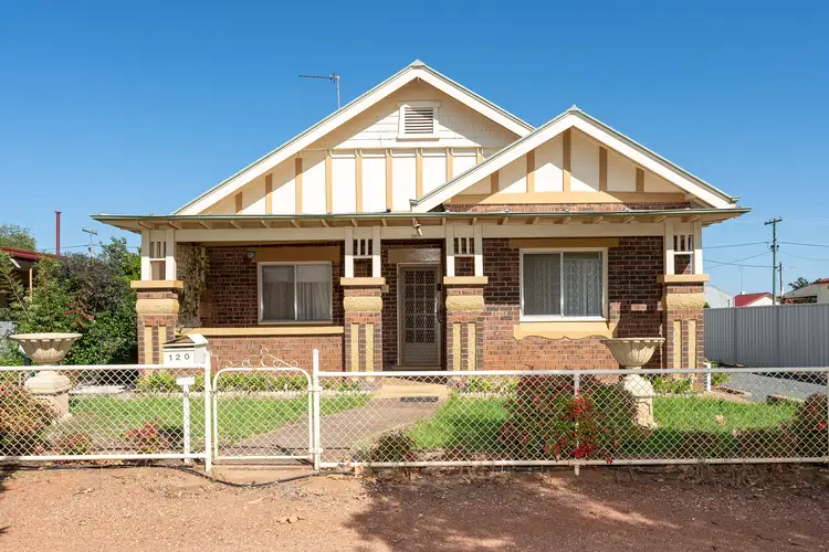 120 DeBoos Street, Temora NSW 2666