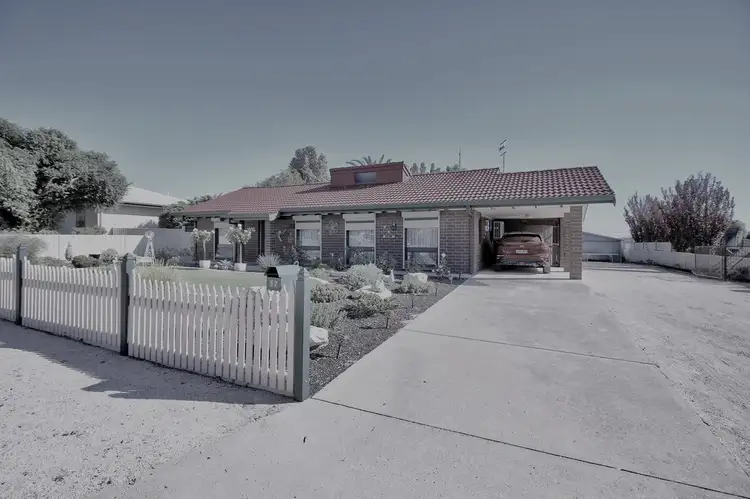 17 WESTBROOK AVENUE, Loxton SA 5333