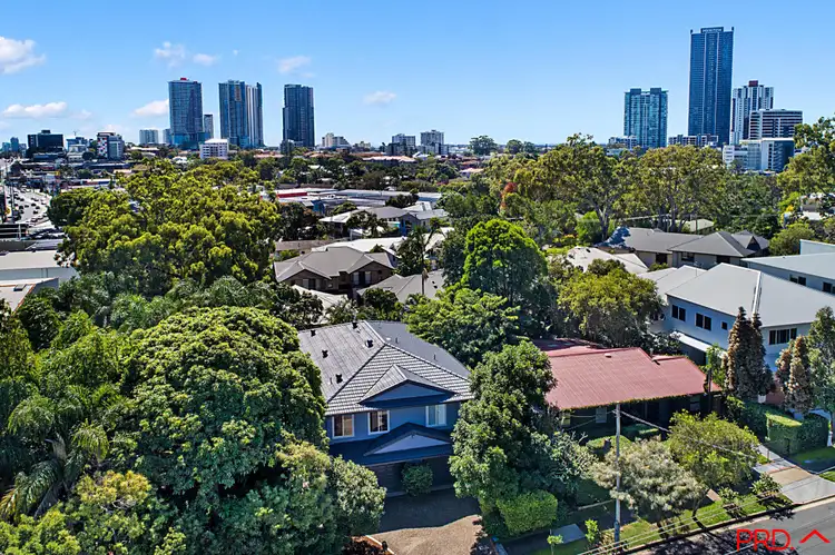 2/25 Charlton Street, Southport QLD 4215
