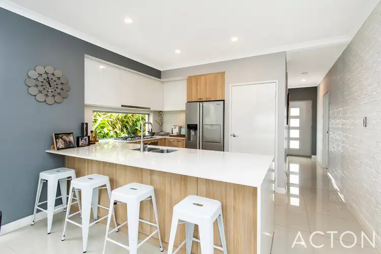 25 Venulosa Avenue, Halls Head WA 6210