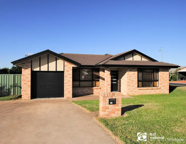 17 Banjo Paterson Avenue