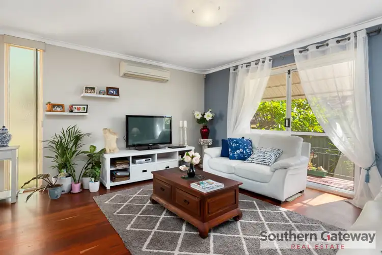 8 Crawford Road, Orelia WA 6167