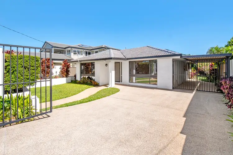 27 Ridgeway Avenue, Southport QLD 4215