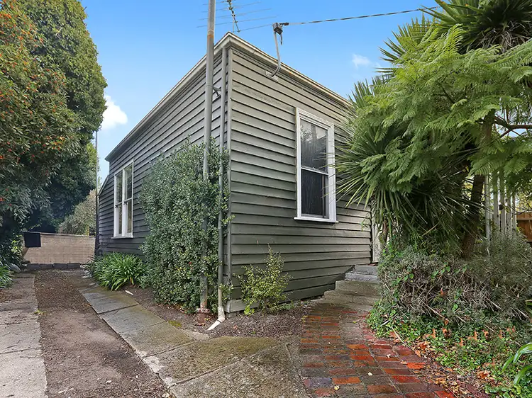 1 Leslie Street