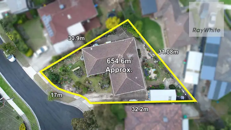 Third view of Homely house listing, 5 Ashwood Close, Gladstone Park VIC 3043