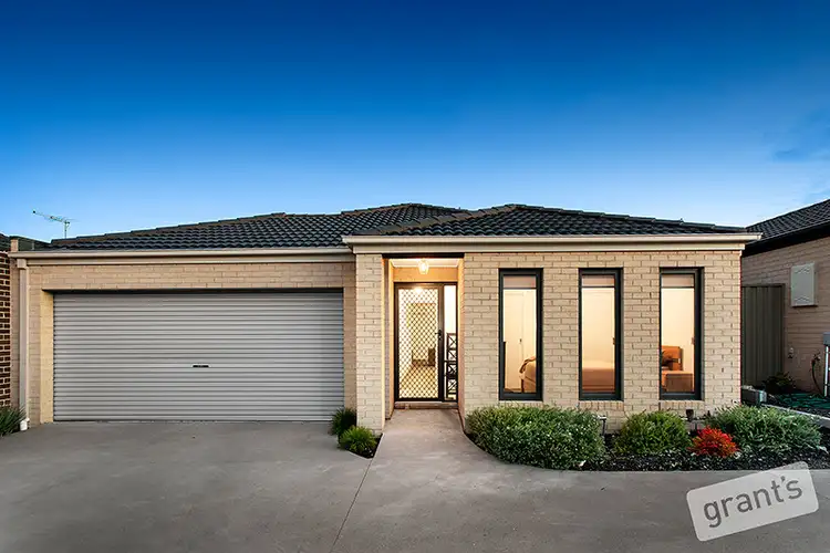 41 Renlik Circuit, Cranbourne North VIC 3977