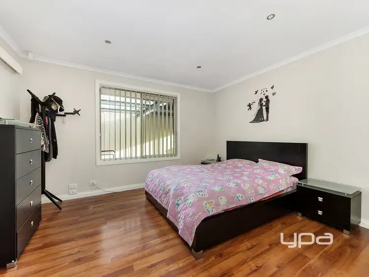 Fifth view of Homely house listing, 8 Baron Court, Kings Park VIC 3021