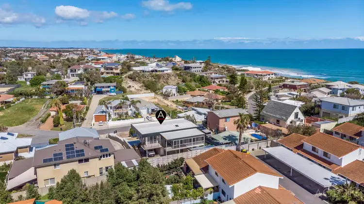 16B Valley Road, Halls Head WA 6210