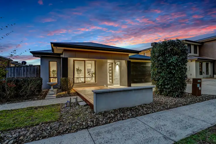 14 Nature Circuit, Cranbourne North VIC 3977