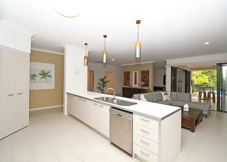 Fourth view of Homely house listing, 2 Parraweena Court, Point Vernon QLD 4655