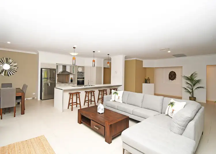 Sixth view of Homely house listing, 2 Parraweena Court, Point Vernon QLD 4655