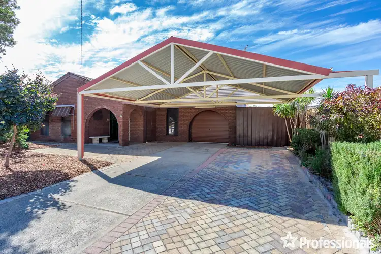 16 Woburn Way, Kelmscott WA 6111
