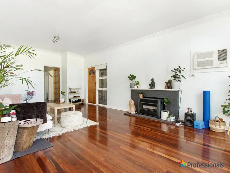 Second view of Homely house listing, 5 Milton Place, Orelia WA 6167