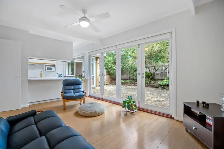 33 Folkstone Crescent, Ferntree Gully VIC 3156