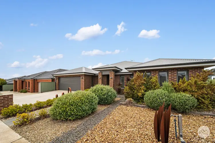 Second view of Homely house listing, 15 Roxburgh Crescent, Junortoun VIC 3551