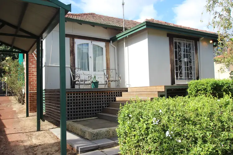 90 Fouracre Street, Waroona WA 6215