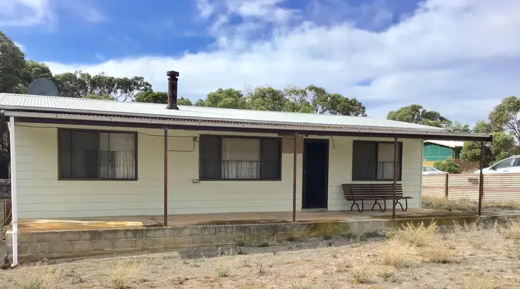 10 Flinders Highway, Elliston SA 5670