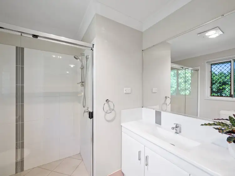 12 Boundary Street, Bundamba QLD 4304