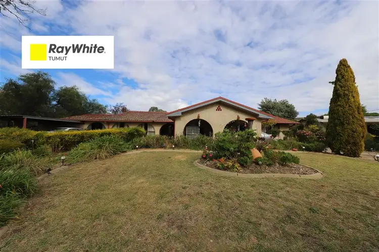 8 Shelley Street, Tumut NSW 2720