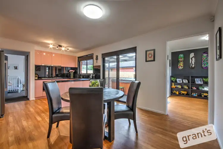 Fifth view of Homely house listing, 2 Bowen Court, Berwick VIC 3806