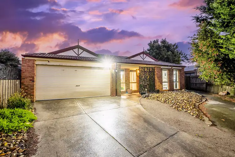 16 Balook Court, Cranbourne North VIC 3977