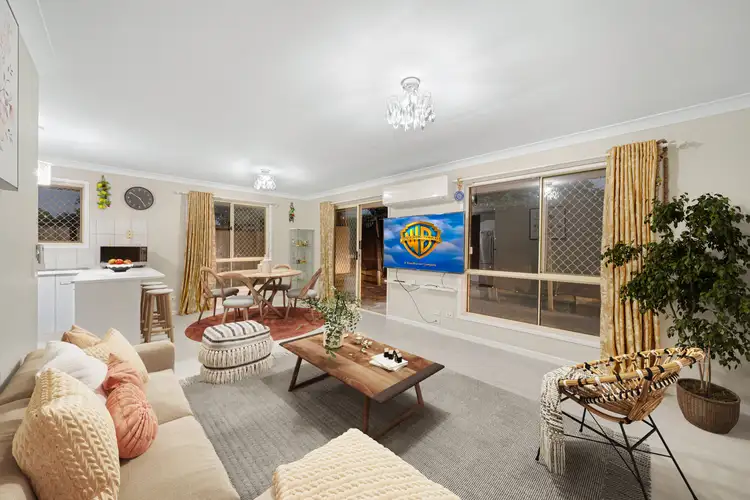 Second view of Homely house listing, 2 Coventry Court, Slacks Creek QLD 4127