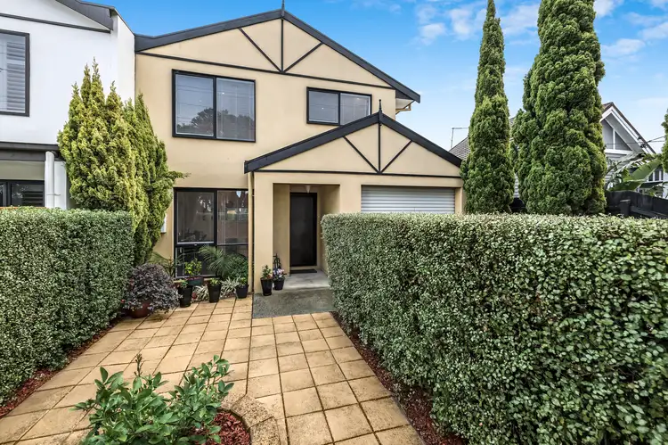 7 Warren Road, Mordialloc VIC 3195