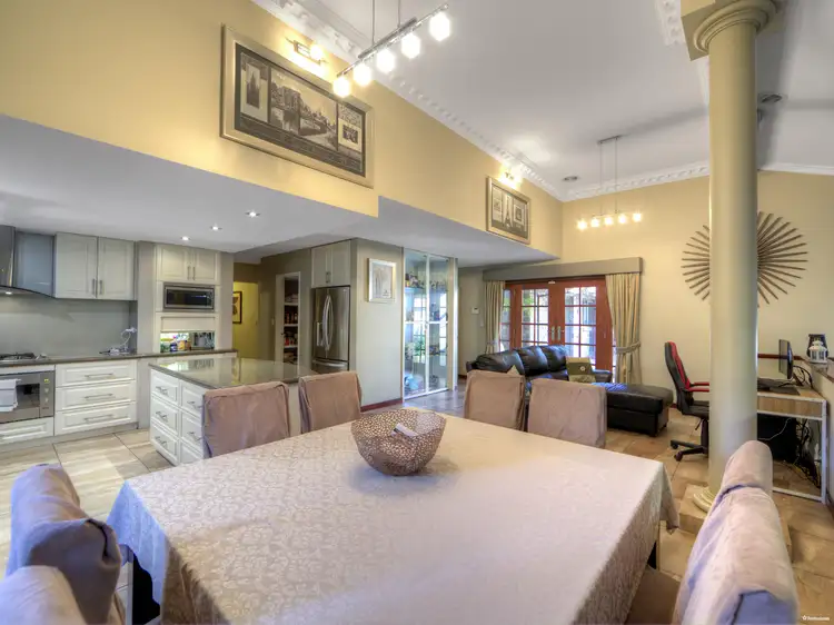 6 Oxford Court, Maida Vale WA 6057