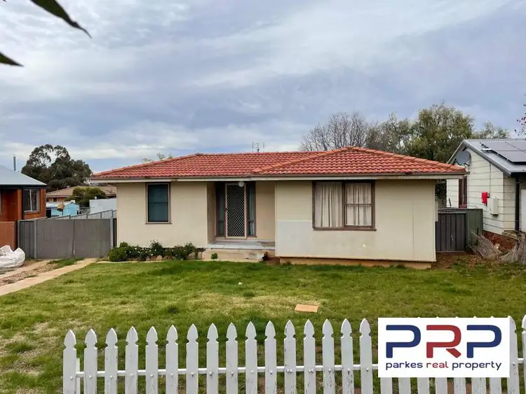 11 Blaxland Street, Parkes NSW 2870