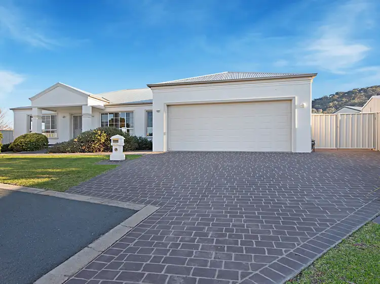 Main view of Homely house listing, 5 Medinah Court, Wodonga VIC 3690