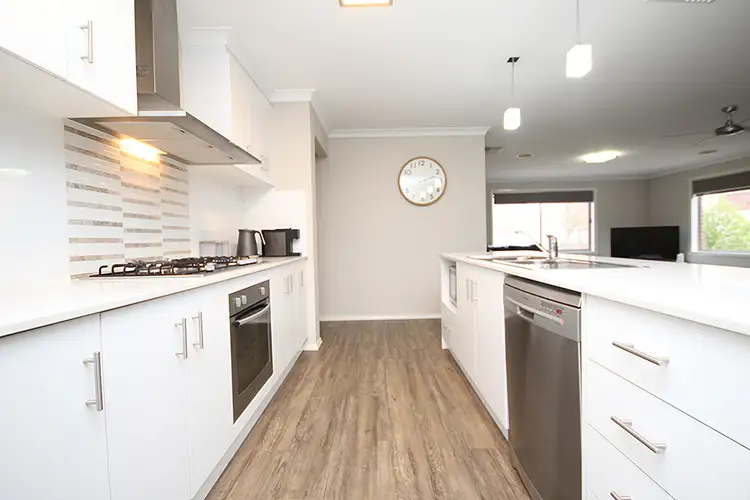 Fifth view of Homely house listing, 10 Deakin Court, Horsham VIC 3400