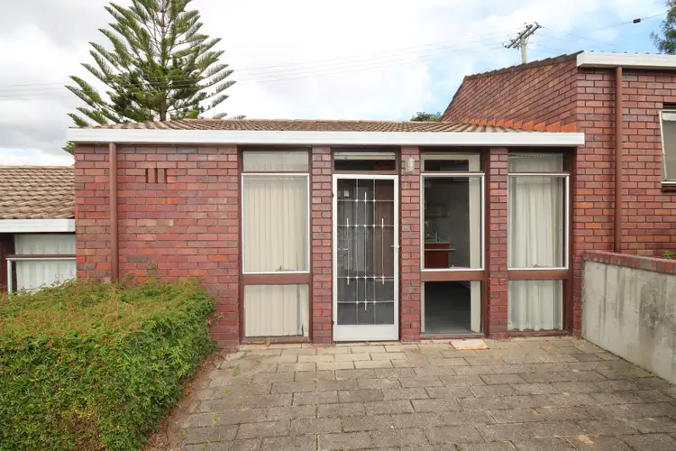 17 Hillside Crescent