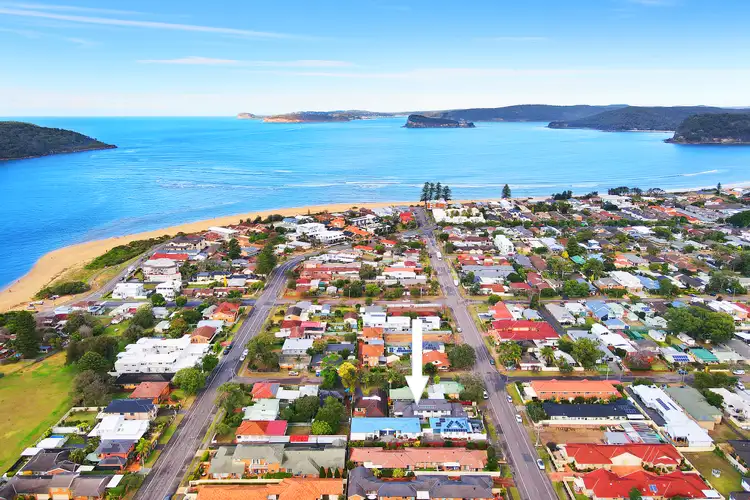 Second view of Homely townhouse listing, 2/142 Barrenjoey Road, Ettalong Beach NSW 2257