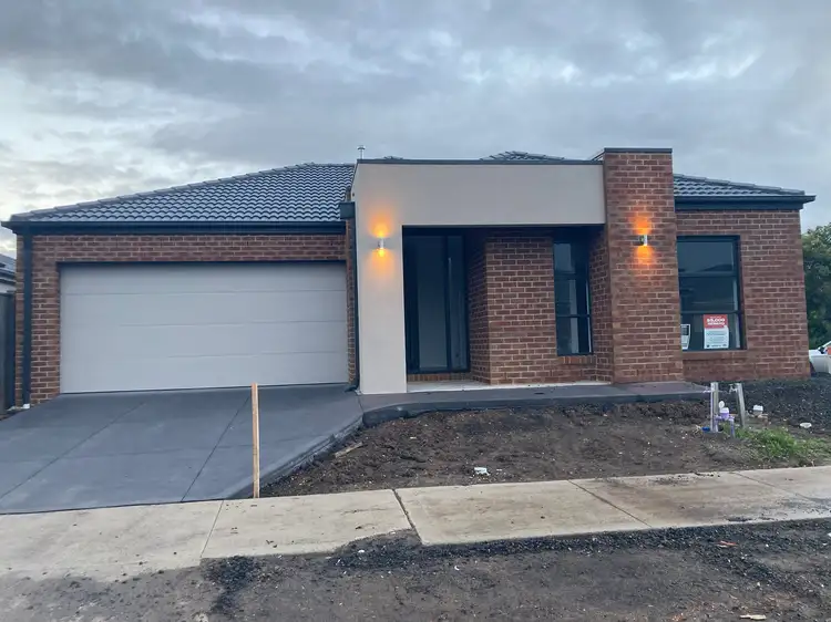 24 Hollington Drive, Mickleham VIC 3064