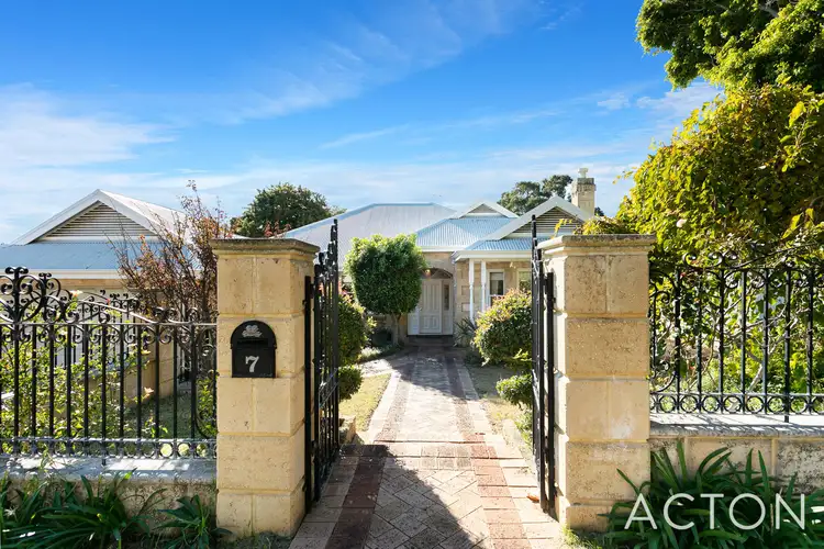 7 Crossland Court, Peppermint Grove WA 6011