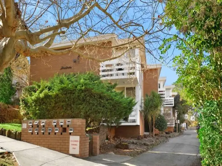 3/12 Stradbroke Avenue