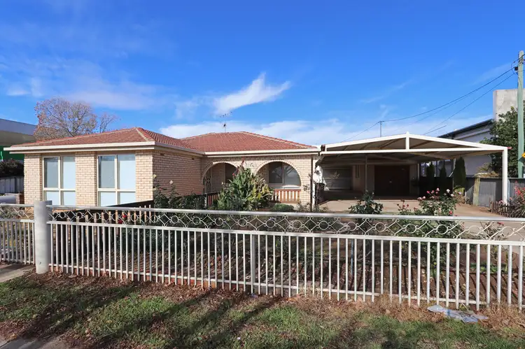 96 Polaris Street,, Temora NSW 2666